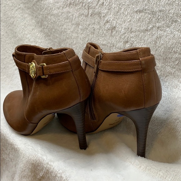 Coach - Picture 6 of 9